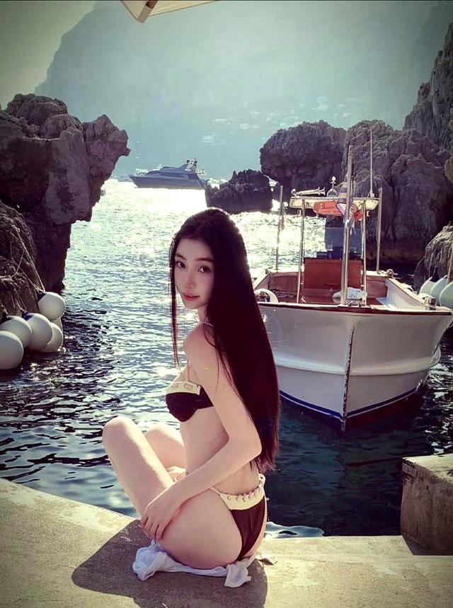 易梦玲晒比基尼照 顶级视觉资产展示