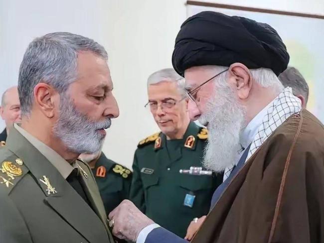 美伊紧张局势持续升级 双方边谈边备战