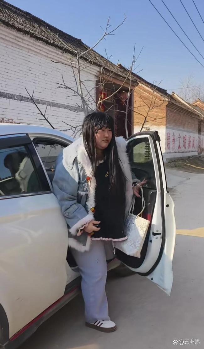 网友偶遇朱之文女儿带新女婿回娘家 镜头下的真实与猜测