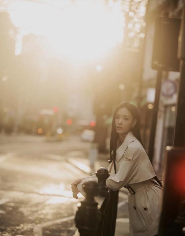 小S二女儿参加伦敦时装周 复古风惊艳亮相