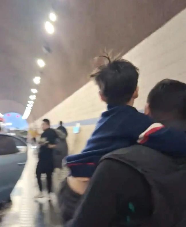 官方回应京昆高速一货车起火 救援及时已扑灭