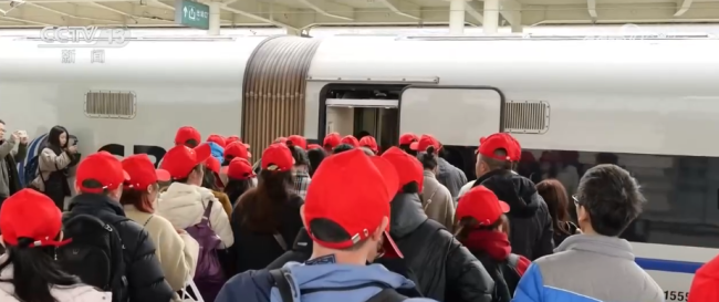 政府牵线搭桥助力务工人员“点对点”赴岗就业