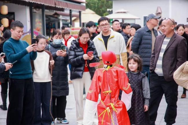 加快应用落地——机器人点燃新春新体验