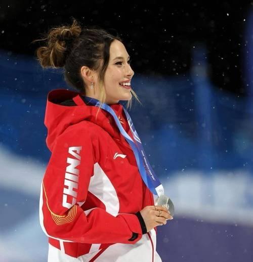 谷爱凌想让大家一眼认出她是女孩 女性运动员的视觉反叛