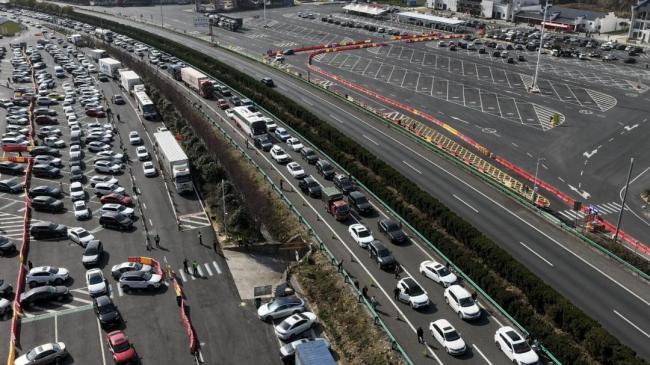 湖北高速首个潮汐服务区投用 创新缓解春运压力