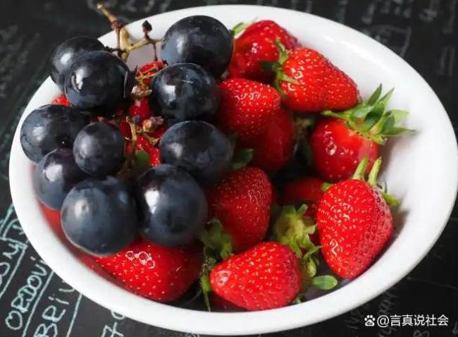 公司回应葡萄330草莓360元一斤 天价水果引发热议