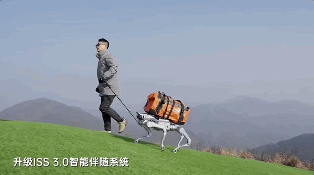 宇树发布马年首个重磅机器人新品 轻量化四足机器人亮相