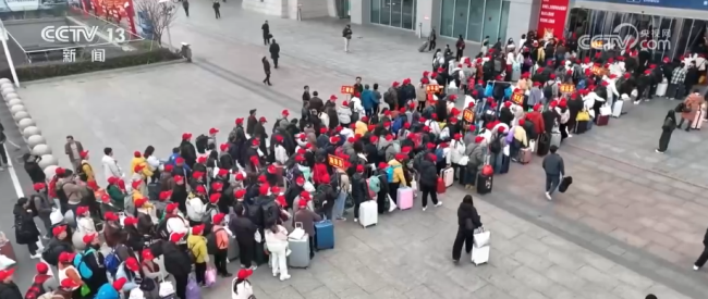 政府牵线搭桥助力务工人员“点对点”赴岗就业