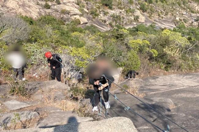 2名大学生跟风打卡“魔鬼崖”被困 网红点安全风险引关注
