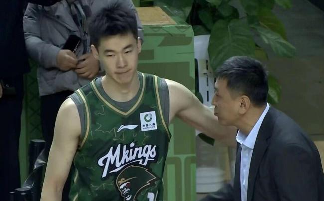 周琦谈眼伤恢复,郭昊文赴美特训 男篮球员假期不懈怠