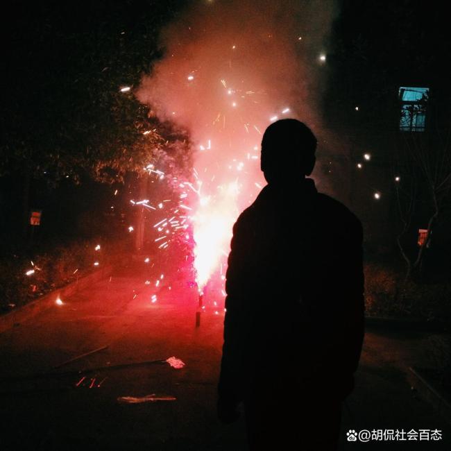 湘阴男子放烟花炸膛身亡 安全问题再引关注