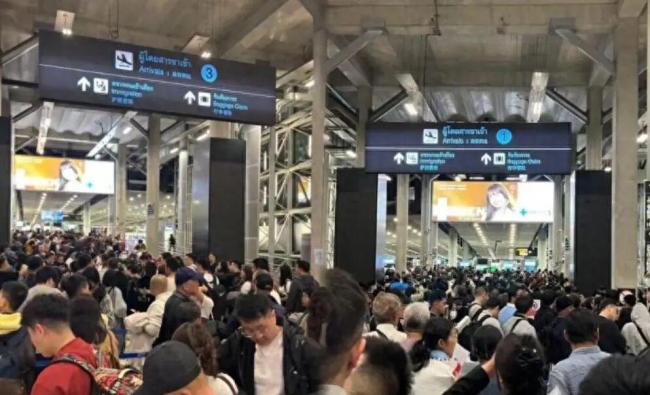 春节酒店16000元一晚,吃顿饭被罚1500!网友:没钱别去新加坡 高物价与严罚款齐飞