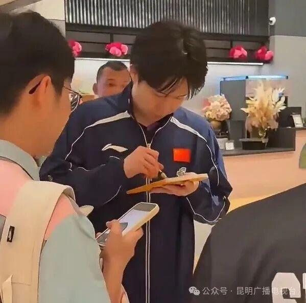 不要这样写名字！知名主持曾因此被骗 白纸签名隐患大