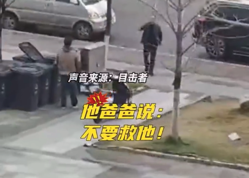 男子发现垃圾桶内有小孩欲营救遭阻拦