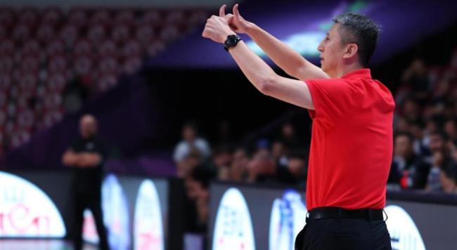 日本队动作不当裁判吹郭士强技术犯规 争议判罚引发热议