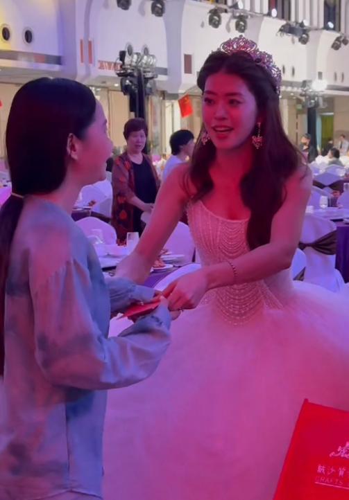 新郎说岳父退彩礼没提前彩排 视频意外走红引发关注