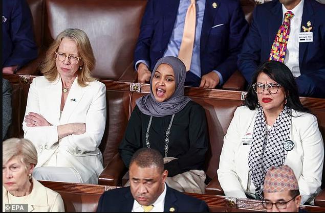 记者：国情咨文成特朗普真人秀 高潮迭起引发热议