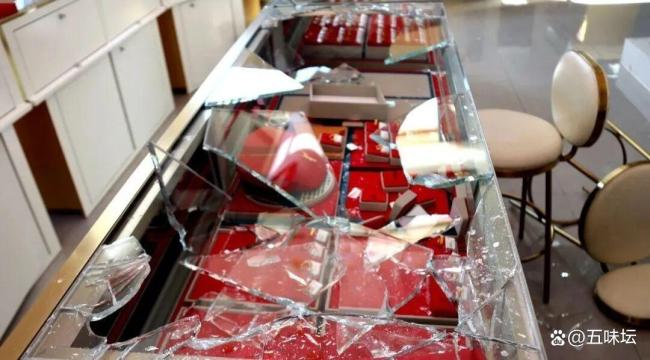 男子洗劫金店已被刑拘