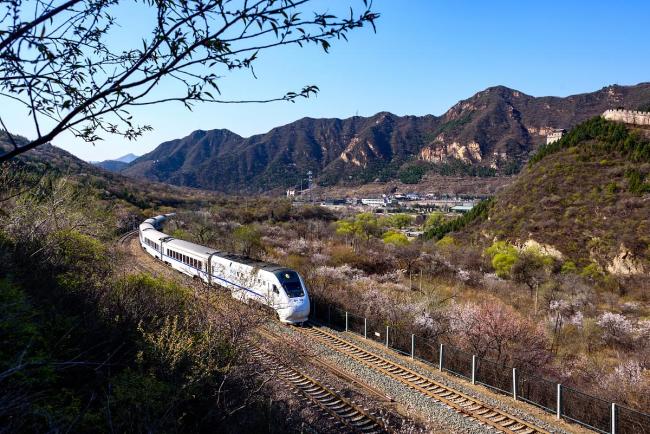 一趟列车24站解锁200多家景区 流动的地理艺术品
