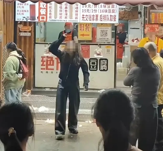 女子替父请假 父亲竟因此被开除