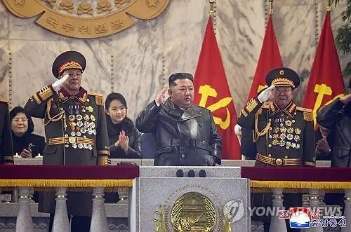 朝鲜大阅兵士兵三声“万岁”震天响