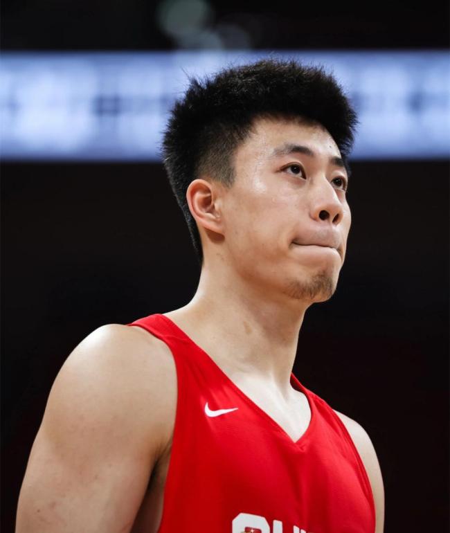 扎心的热搜！张镇麟成中国男篮仅有的失意者，1大关键远超5项挂零 低迷表现引争议