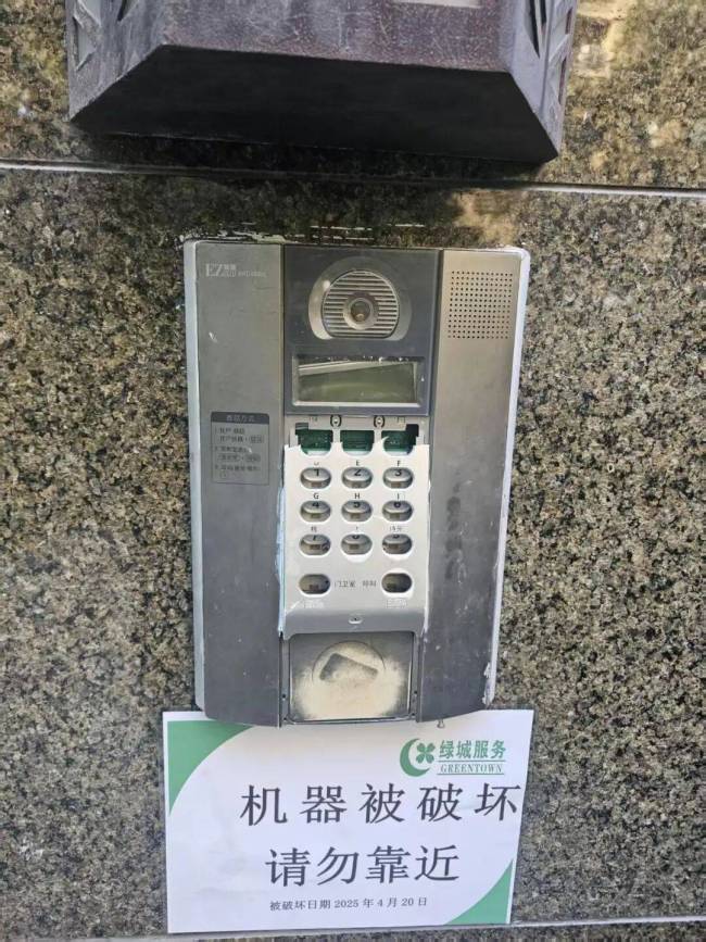 上海一小区管理失序乱成一锅粥 业委会选举停摆引发乱象