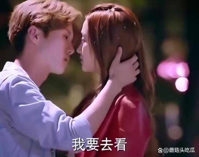 黄景瑜关晓彤看这段齐红温了 跑说念吻戏引爆话题