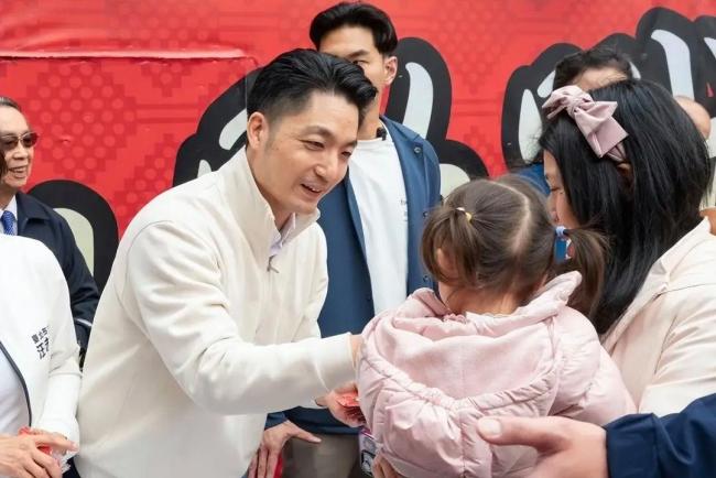 港媒称蒋万安连抛计策抢年青选票