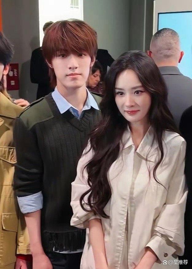 在米兰时装周相见爱豆 朱门姐弟成焦点