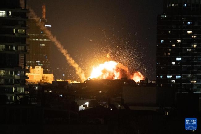以色列特拉维夫传出巨大爆炸声 建筑物冒出火光