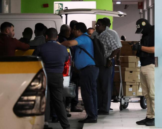 得寸进尺！巴拿马突袭长和办公室，带走一批材料 无视法治原则