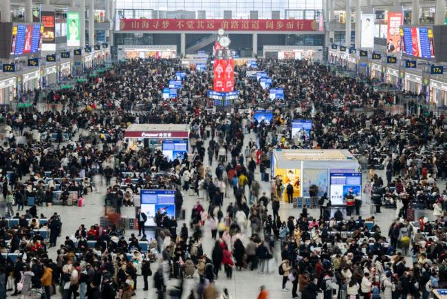 二月春潮涌 活力升腾向新行 春节消费创新高