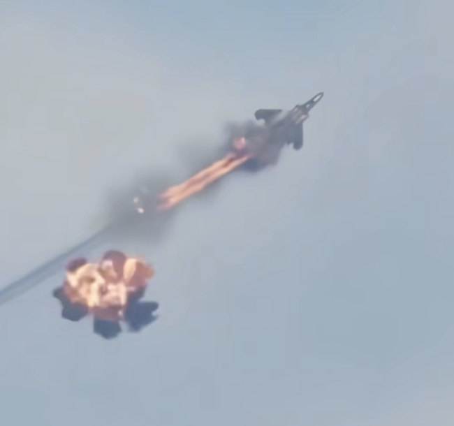 现场:伊朗称其击落美国F-15战斗机