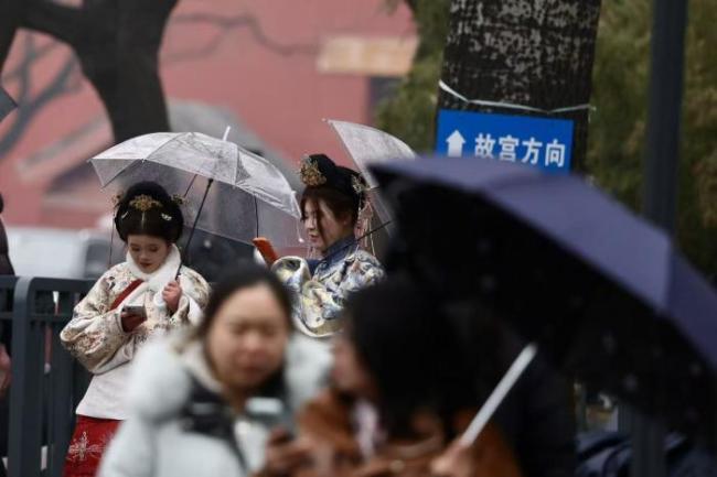 本市大部地区出现零星雨夹雪，午后转为小雨天气 丙午马年首场春雨