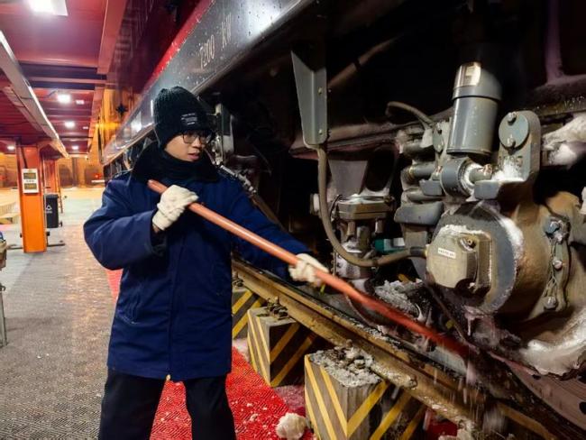 受降雪影响，国铁北京局管内多条高铁线路限速运行 确保旅客平安出行