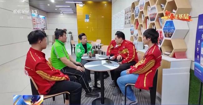 跟隨外賣小哥見證一杯咖啡里的活力中國