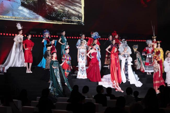 新疆喀什姑娘拿下中国小姐冠军