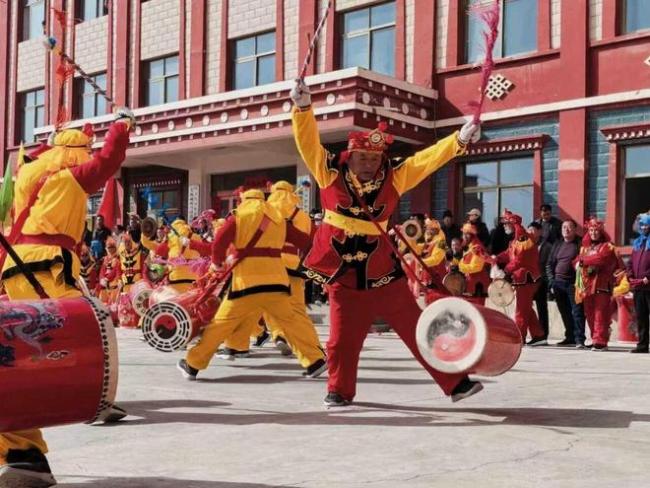 甘肃天祝:锣鼓喧天处 巨龙舞元宵 民俗文化盛宴