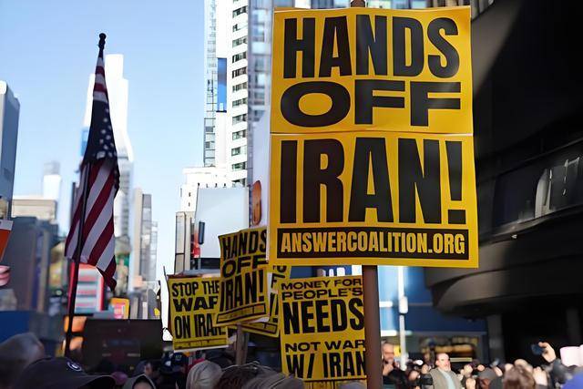 特朗普被催下台,国会限制总统动武 党派分歧加剧