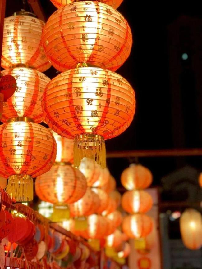 元宵节究竟在“闹”什么 灯火阑珊情意浓