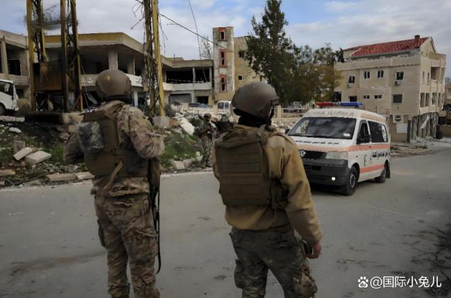 黎巴嫩民众逃离贝鲁特街道交通拥堵 空袭致伤亡惨重