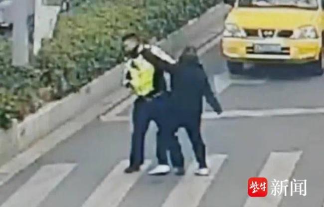 袭警罪入刑以来南京60余名袭警者获刑 法律严惩不贷