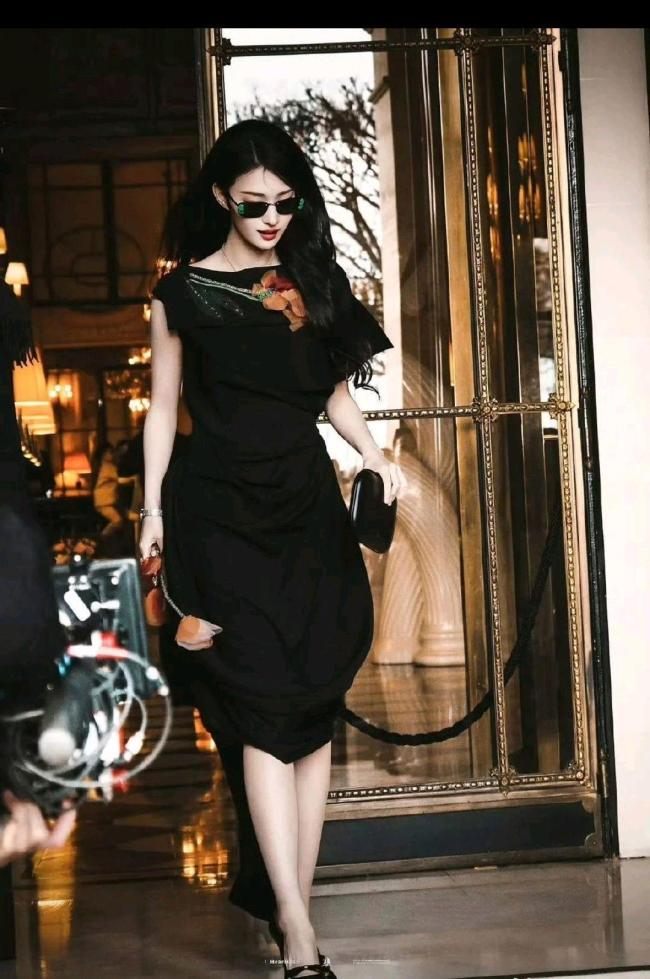 王楚然千金大小姐 全黑造型封神巴黎时装周