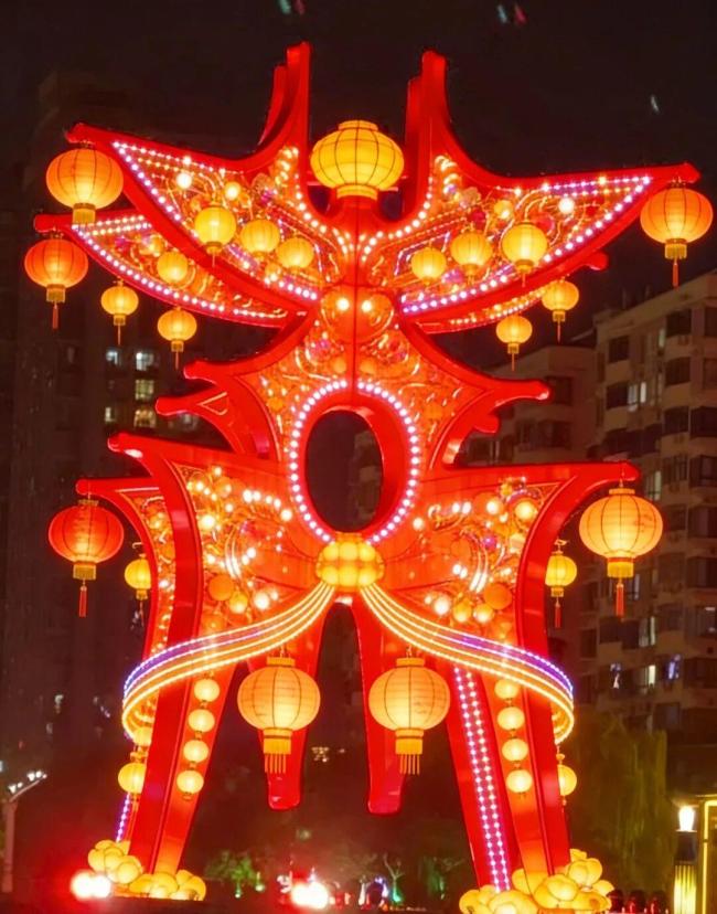 河南地标化身AI花灯点亮元宵夜 光影诉说中原故事