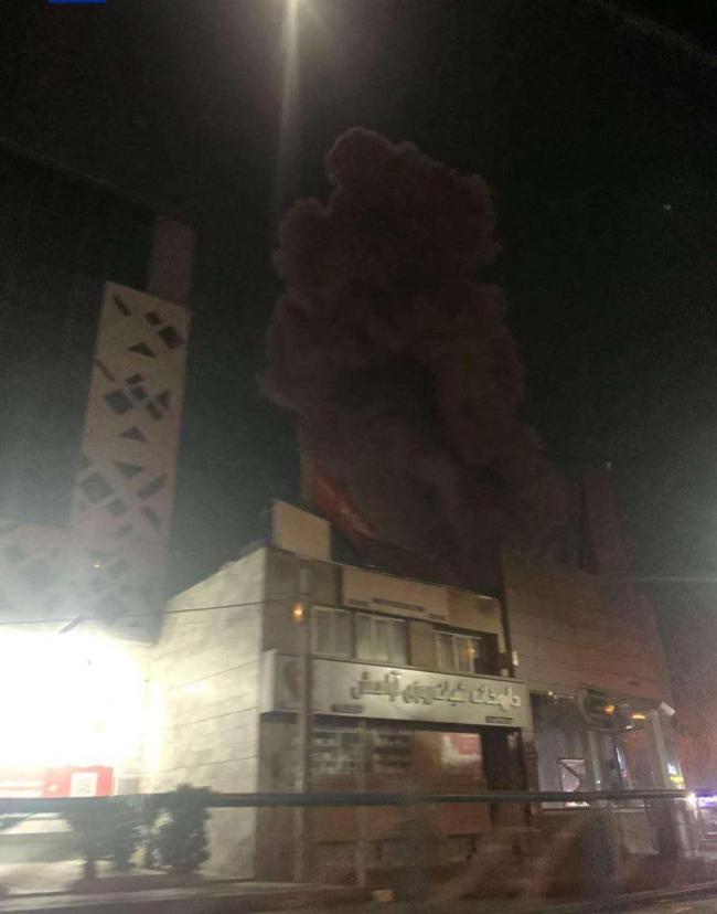 海外伊朗人:盯紧电视,寻找炸弹落点和家人住处的位置 担忧与牵挂交织