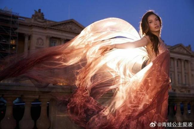 谷爱凌火速离开中国！德云社听相声后现身巴黎卢浮宫 祝网友元宵节快乐 米兰冬奥后再放异彩