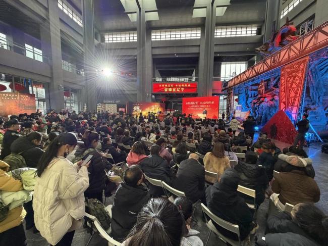 国内首个“数智工人雷锋”亮相 创新体验跨越时空