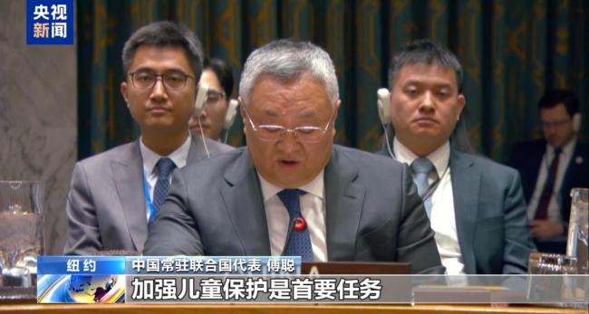 伊朗为女子小学165名遇难者举行葬礼 无声见证悲剧