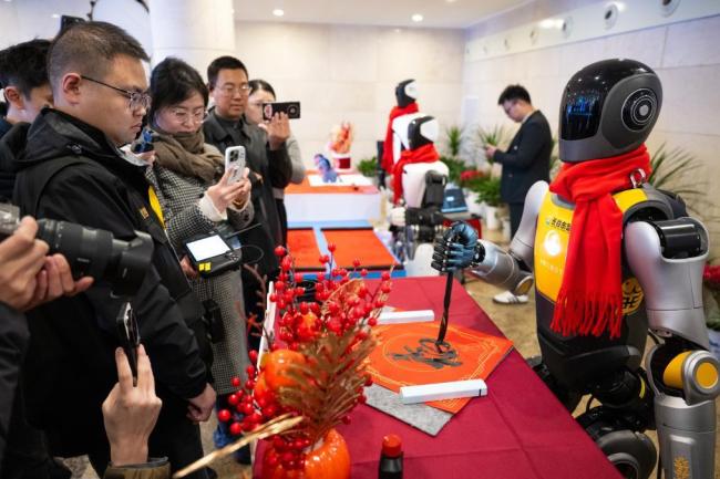 约5000名代表委员赴盛会 共商国是谋新局